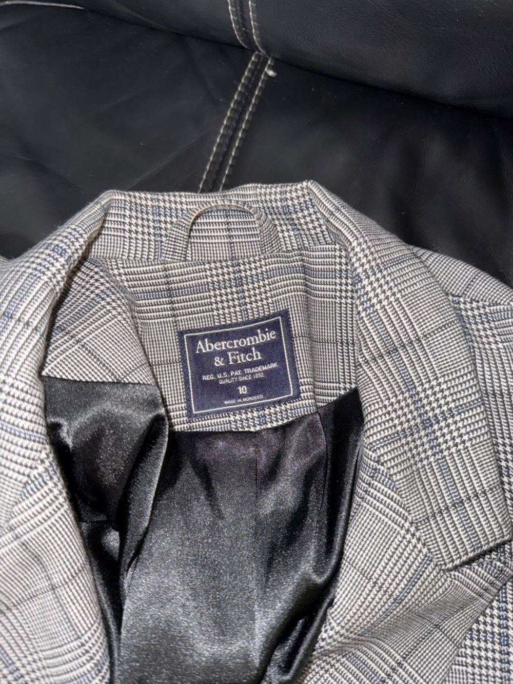 Blazer - Picture 2 of 3